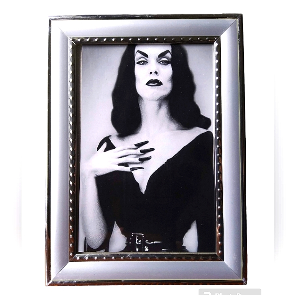 Vintage Vampira  Horror Queen beauty Rockabilly  gothic goth 60s 70s vamp Sexy